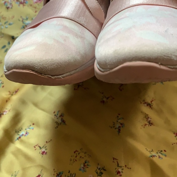 Pink Ted Baker sneakers w rose gold accents,  EUC Sz 5.5(?) - Picture 5 of 8